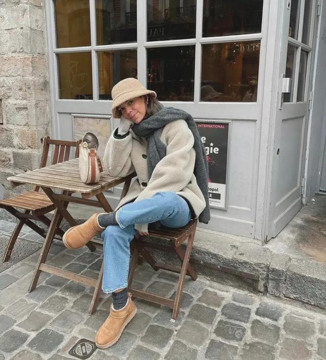 才是今年最流行的穿搭时髦又好看！qy球友会体育“牛仔裤＋这双鞋”(图3)