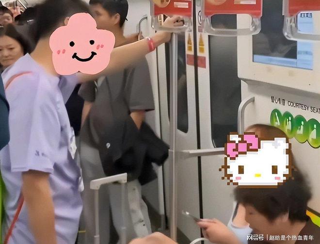 执踹击对方引发关注地铁上女子与男子争(图6)