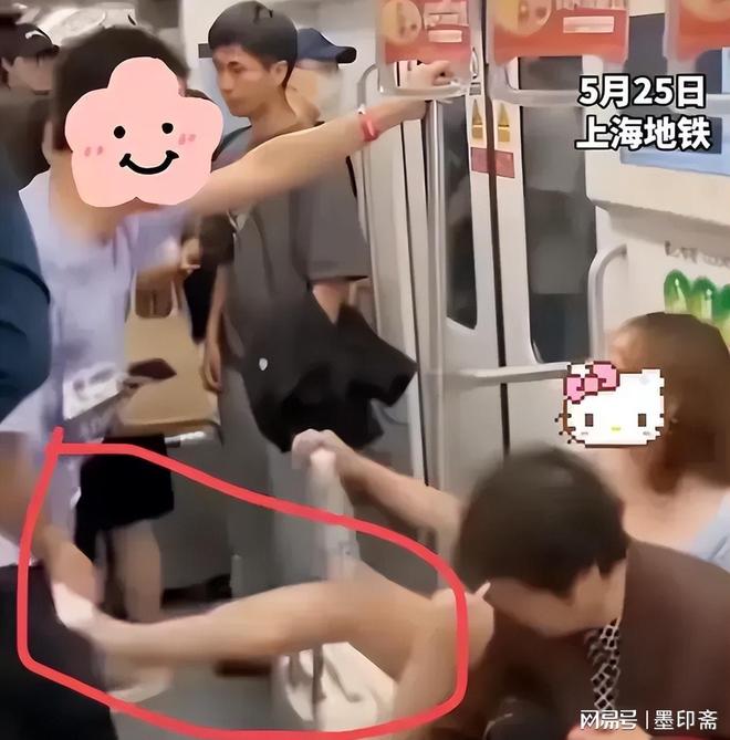 子裆部男的始终全程不敢还手地铁争吵后续：女子猛踹男(图11)